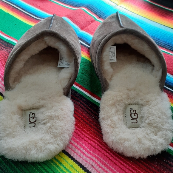 Ugg slippers - Picture 2 of 5